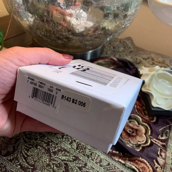 Authentic MOSCHINO stripes design Leather Logo card case - Picture 2 of 10